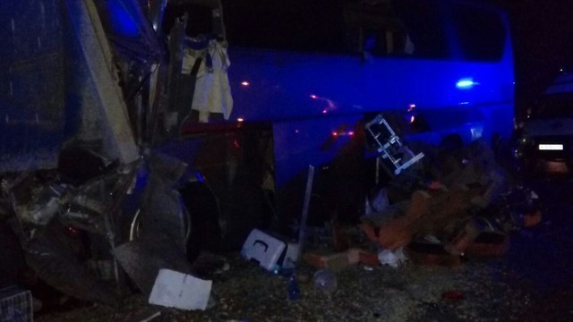 На Кубани погибло 6 человек при столкновении автобуса с грузовиком
