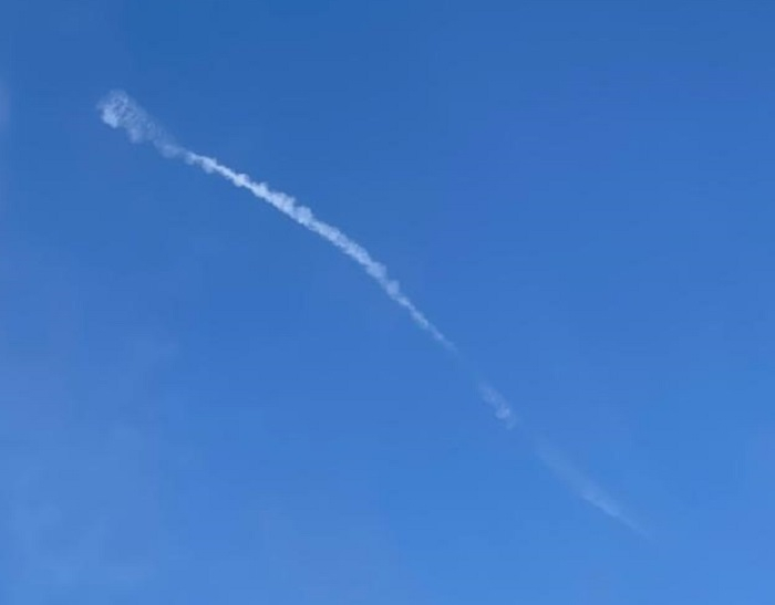 Краснодарцы заметили в небе след военного самолёта после сильного грохота