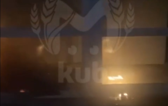 Появилось видео поджога военкомата в Горячем Ключе