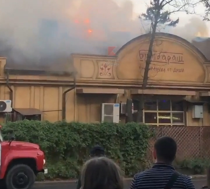 Пожар случился в ресторане на главной улице Краснодара