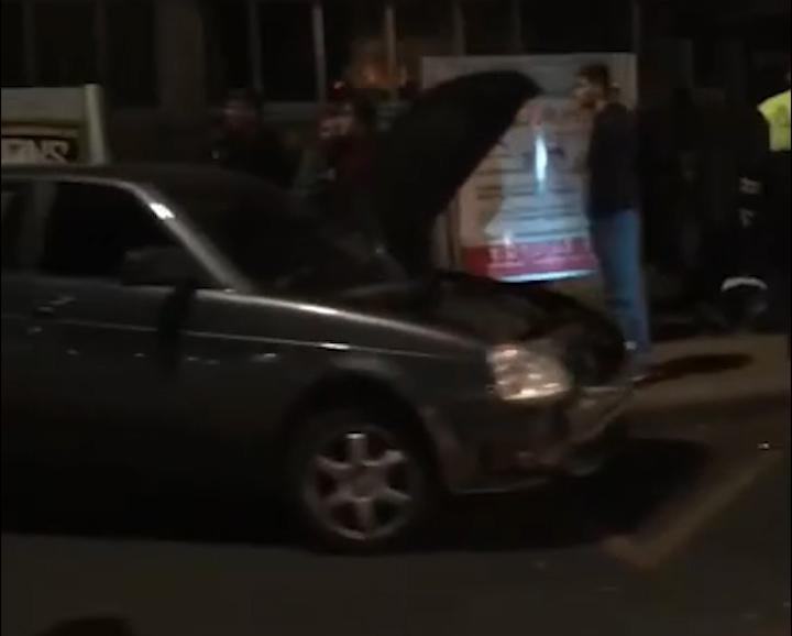 Водитель «Приоры» снес людей на автобусной остановке в Краснодаре