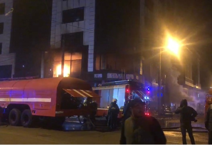 В Краснодаре из горящего ресторана эвакуировали 50 человек