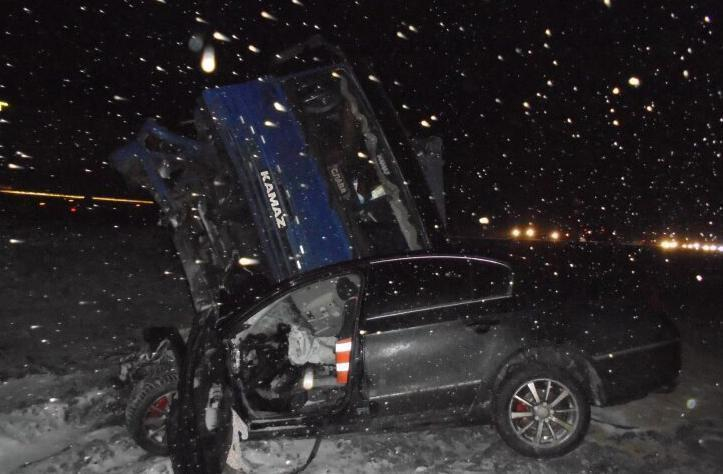 На машину жителя Кубани упал «КамАЗ» с ростовчанином за рулем, оба водителя погибли