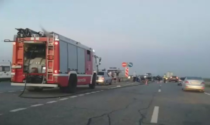 Сгорела машина на трассе под Краснодаром: есть жертвы