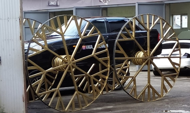 Создатель машины-огнемета из Краснодара хочет разогнать «Жигули-карету» до 60 км/ч