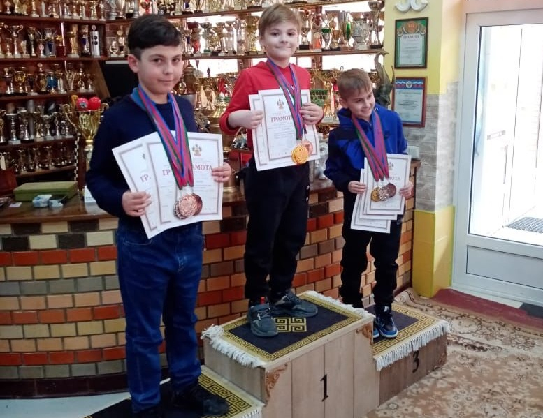 В Краснодарском крае определили сильнейших юных шашистов