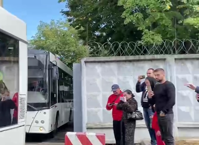 В Краснодаре проводили автобусы с призывниками на участие в боевых действиях