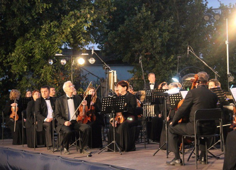 Кубанский симфонический оркестр простился с летом под звуки Чайковского
