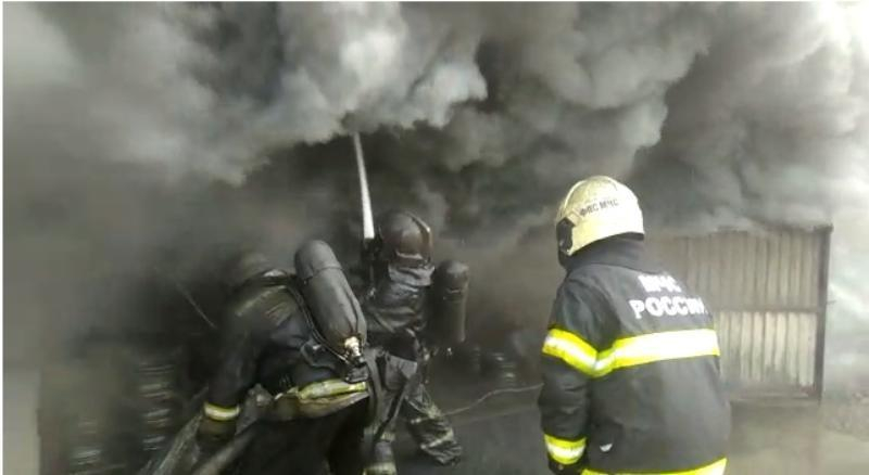 Крупный пожар произошел в частном доме на Кубани