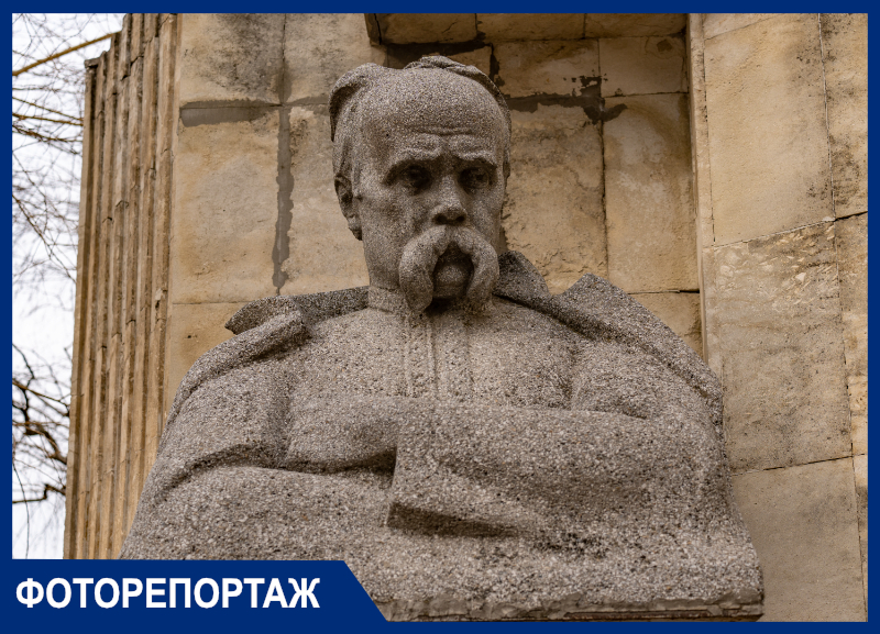 В Краснодаре осквернили памятник Тарасу Шевченко надписями об Украине и наркотиках