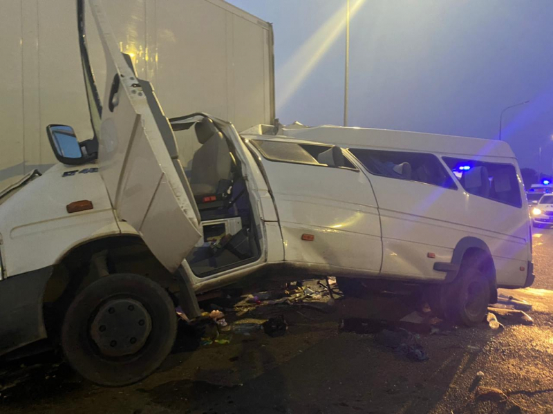 Водитель был за рулём более 11 часов: подробности ДТП автобуса и «КАМАЗа» в Краснодарском крае с 10 пострадавшими