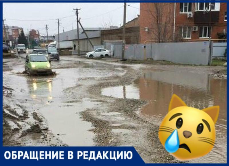 «Лужи, ямы - машины проваливаются»: жители Краснодара пожаловались на состояние дорог
