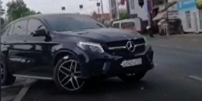 Прокатившегося по встречке водителя Mercedes GLE ищет полиция Краснодара