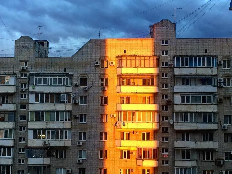 Бывший заключенный разбился, выпав из окна многоэтажки в Краснодаре