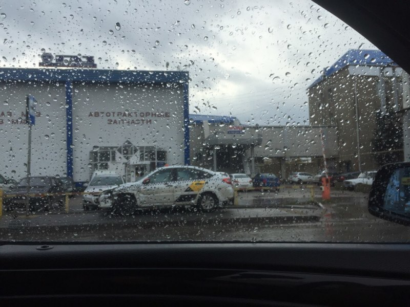 Очередная машина «Яндекс Такси» попала в ДТП в Краснодаре