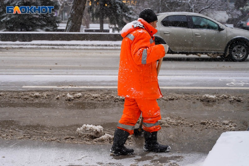 Повышенная готовность: всего 500 человек расчищают Краснодар после мощного снегопада