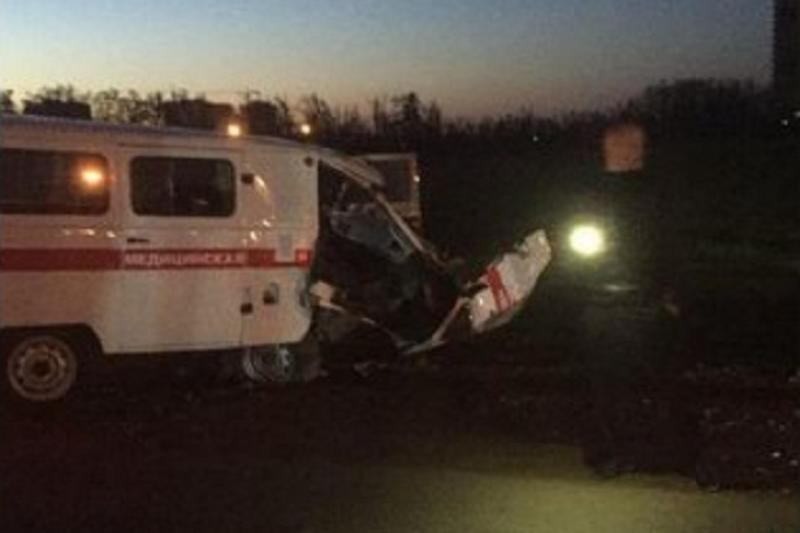 В Краснодаре после ДТП госпитализировали водителя машины скорой помощи