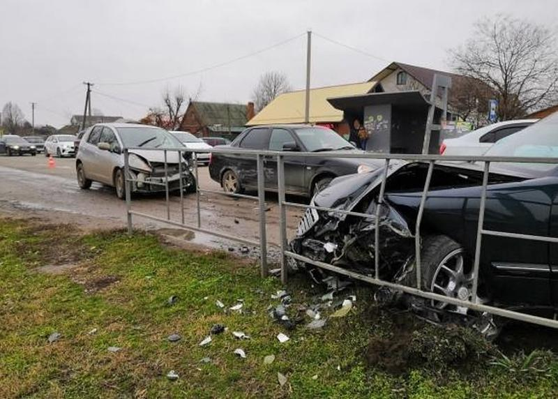 Патрульный автомобиль попал в аварию на Кубани