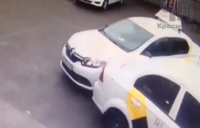 Водитель «Яндекс.Такси» протаранил своего коллегу в Краснодаре