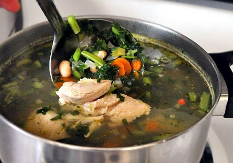 Переломом обеих рук закончился отказ приготовить суп для жительницы Краснодара