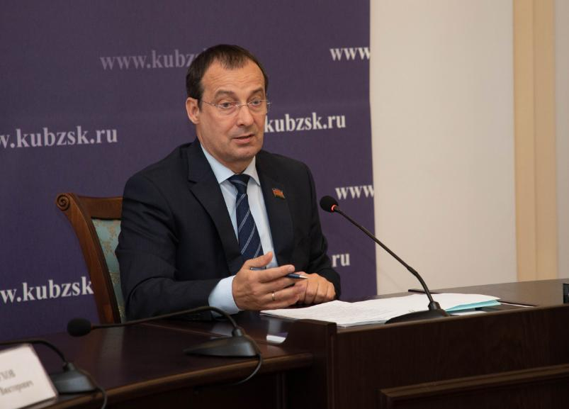 Спикер ЗСК Бурлачко отметил, что бюджет региона в 2019 году выполнен с профицитом