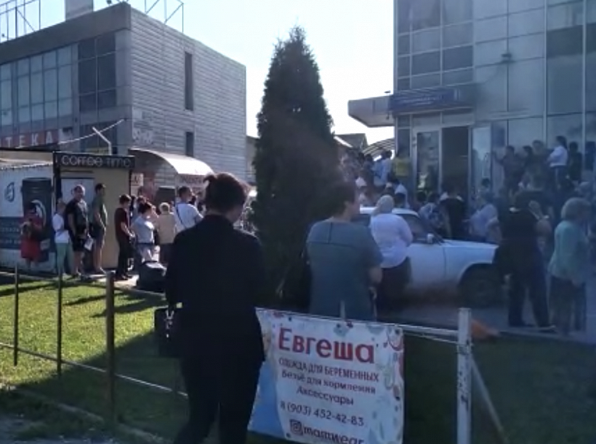 Около полутысячи человек эвакуировали из поликлиники в Краснодаре
