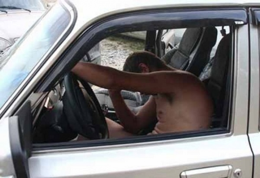 В Краснодаре пьяный автомеханик угнал и разбил машину клиента 