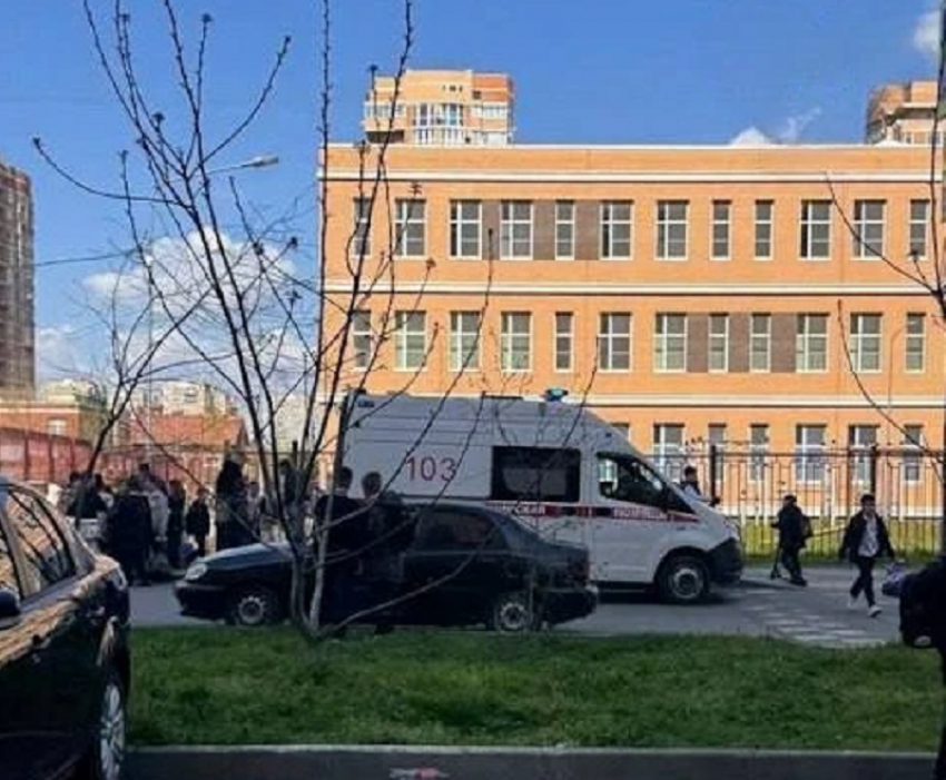 В Краснодаре девятиклассник с перцовкой отправил двух школьников в больницу