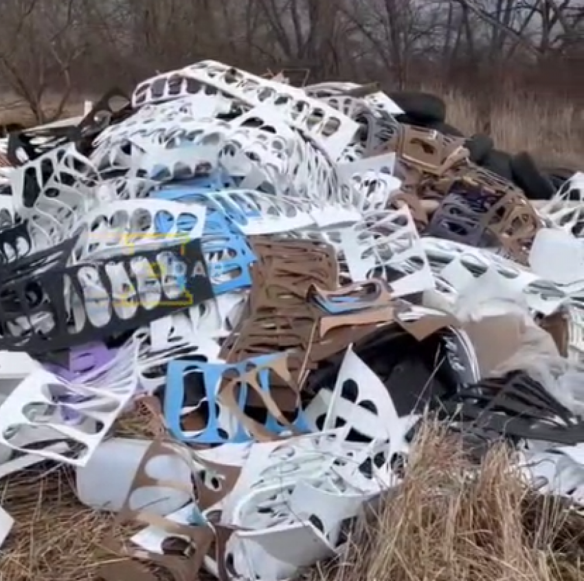 «Экологическая катастрофа»: краснодарцы сняли на видео свалку отходов производства и строительного мусора