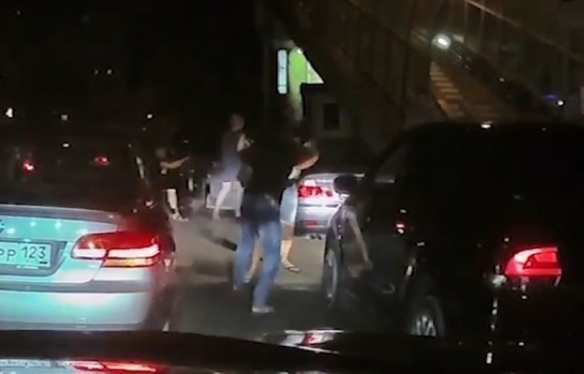 Ради девушки из Новороссийска таксист подрался с водителем «БМВ"