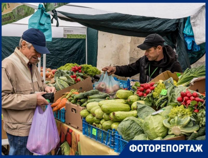 8 торговых лавок и недовольство ценами: как выглядит ярмарка выходного дня рядом с бывшим рынком «Октябрь»