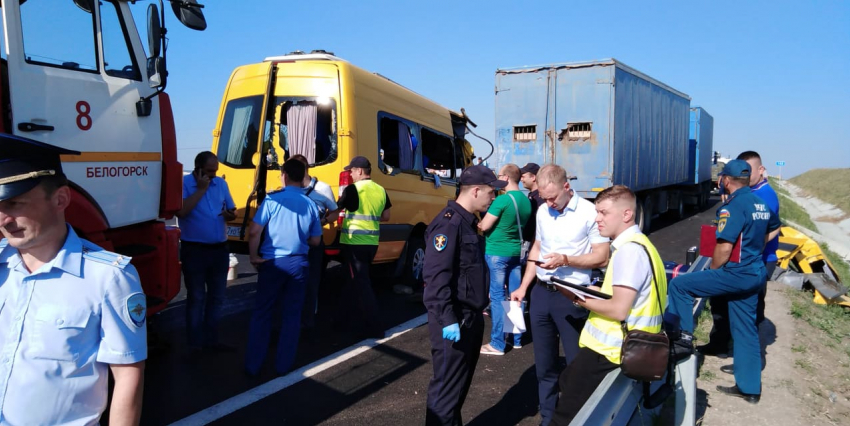 Большинство пассажиров микроавтобуса, разбившегося в Крыму, - жители Кубани