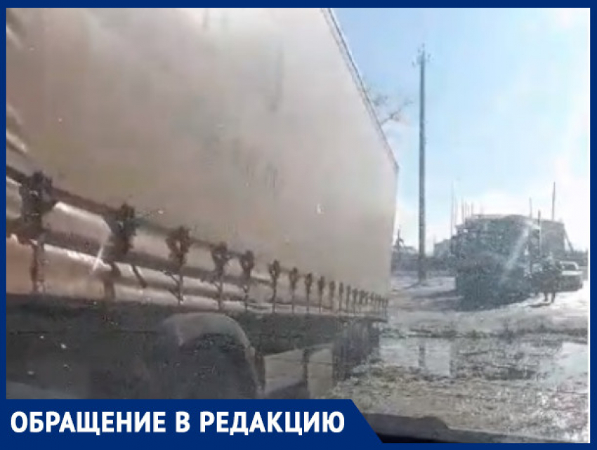 В станице Старокорсунской на «убитой» дороге к НСТ застревают фуры