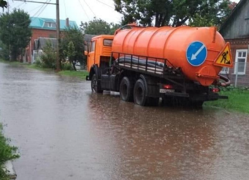 Справляться с потопами в Краснодаре будет новый ливневый трубопровод