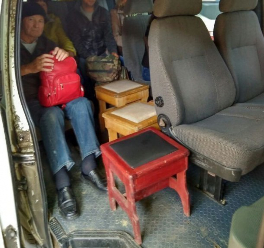  Автобус с табуретками вместо кресел возил людей из Краснодара в Апшеронск 