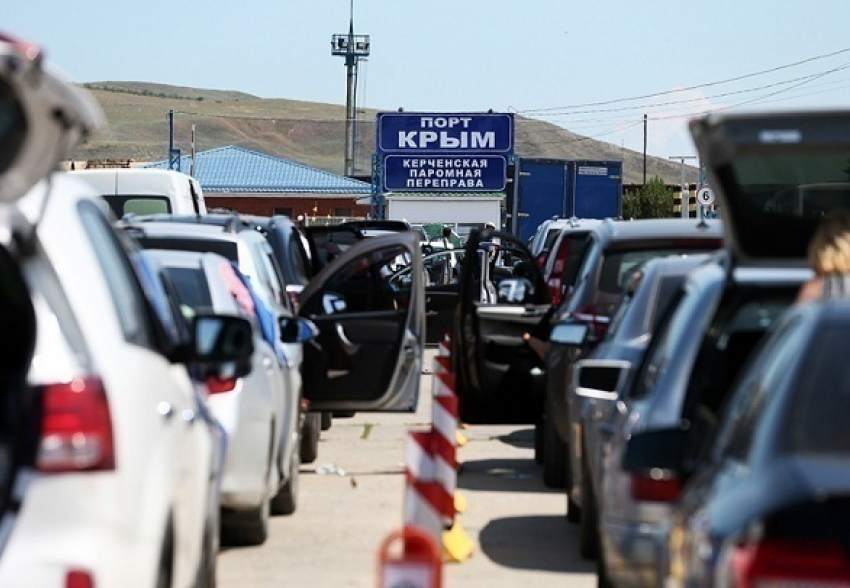 21 августа работа паромов на Керченской переправе была остановлена