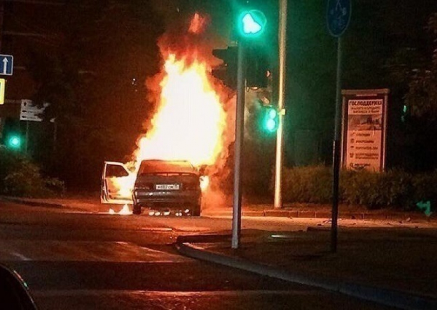 В Краснодаре в ДТП сгорел автомобиль