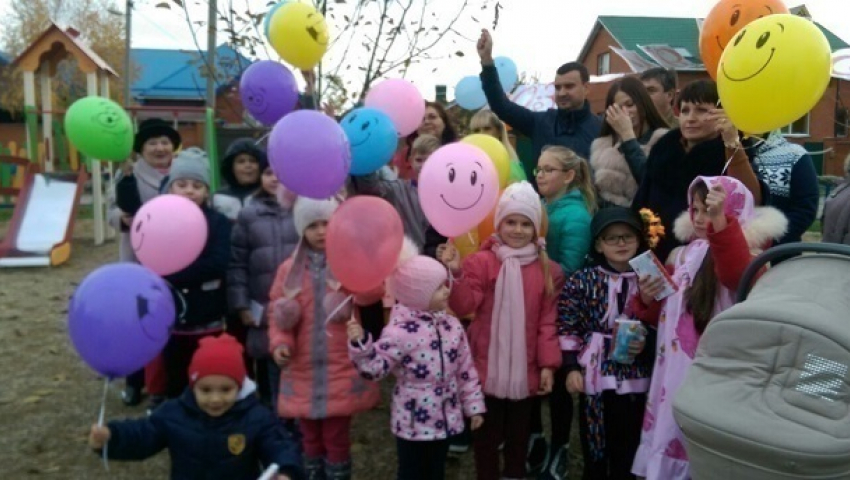 «Вот конфета, нет конфеты!»: Детскую площадку в Краснодаре забирают после выборов