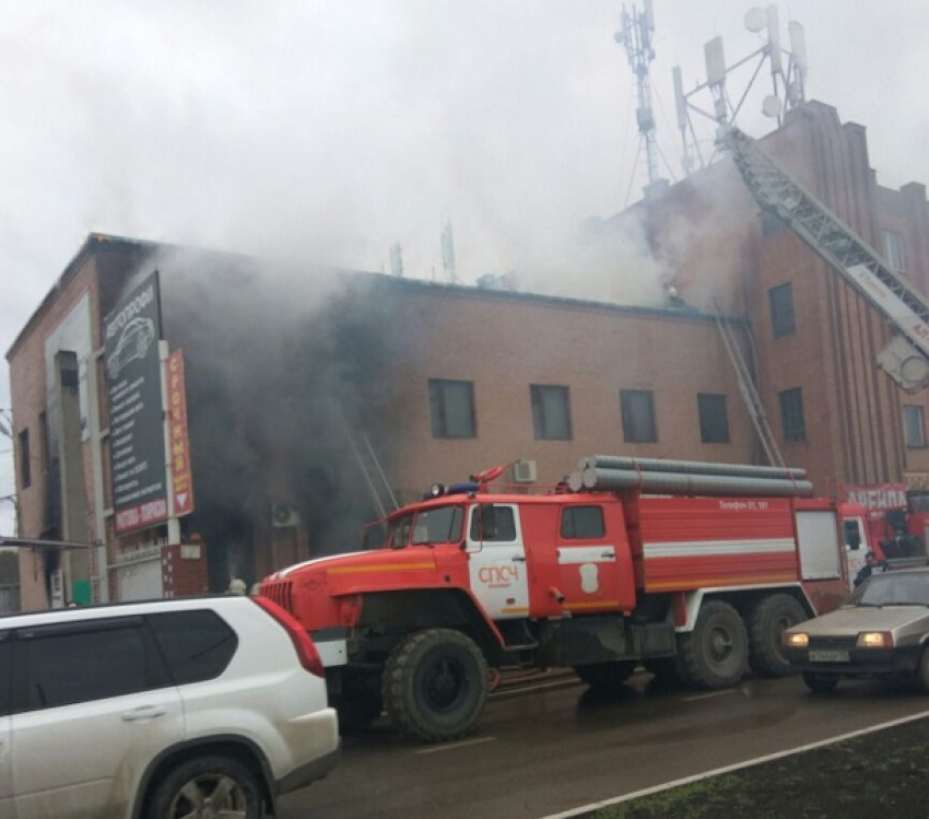  В Краснодаре утром вспыхнуло офисное здание 