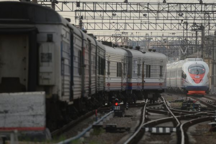 На перегоне станций Ильская - Северная под поездом погиб пожилой мужчина