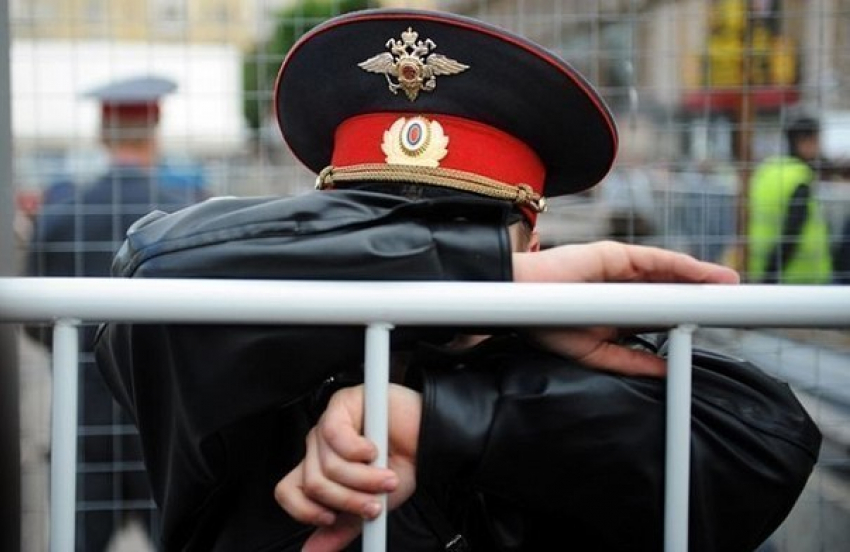 В Краснодаре «Понтиак» протаранил служебную машину полицейских 