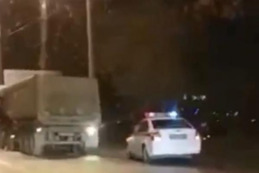  После погони и ДТП с полицейскими мужчина мешал вытащить себя из машины куском стекла на Кубани 
