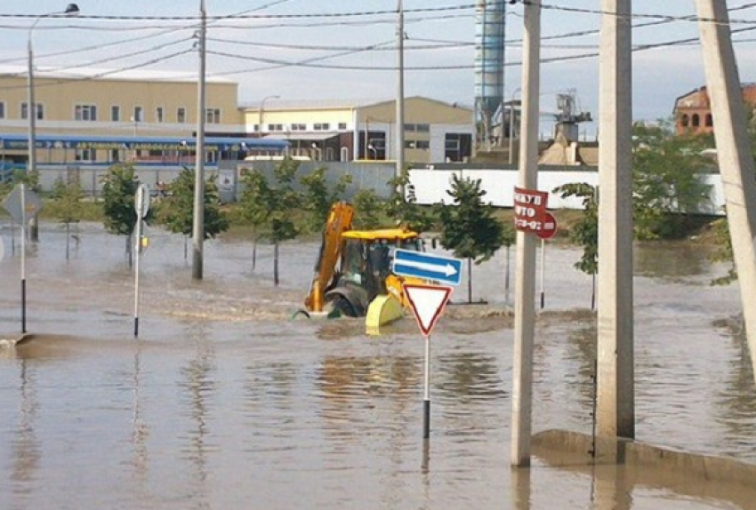 В Краснодаре в подтоплении ул. Московской обвинили застройщиков