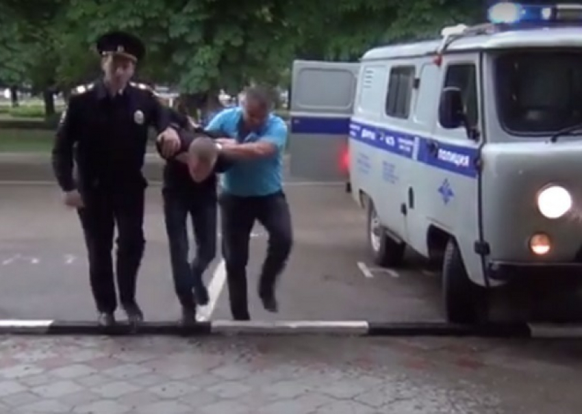 На Кубани авиация искала грабителей банка, скрывшихся на мопеде