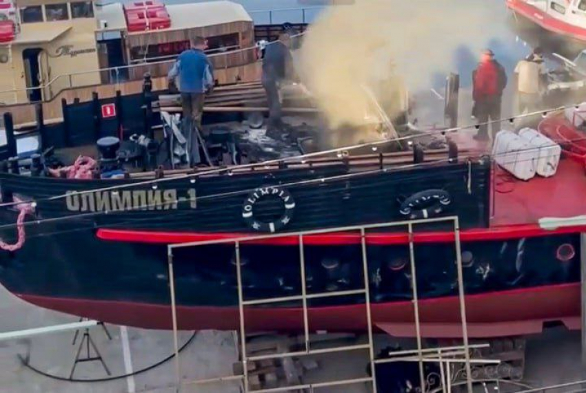 Прокуратура заинтересовалась пожаром на прогулочном судне в Анапе