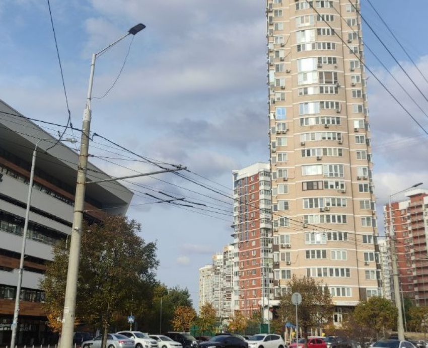 В мэрии Краснодара жильцам треснувшего дома вместо помощи предложили писать письма