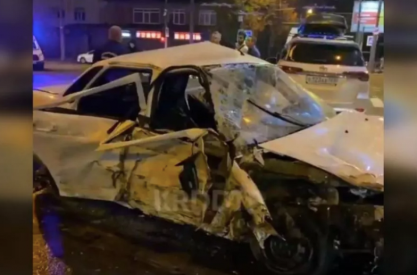 В массовом ДТП в Краснодаре пострадали двое мужчин и 16-летняя девушка