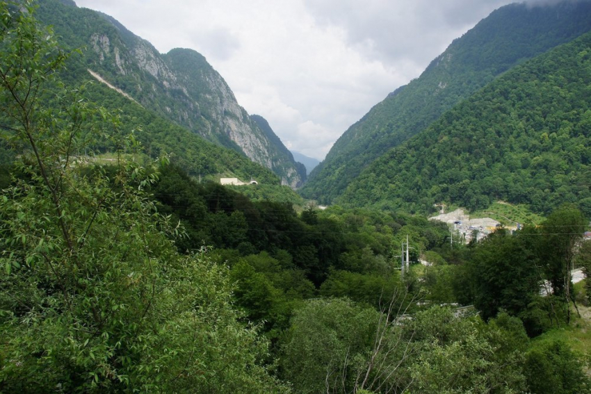 Спасатели в горах Сочи нашли мужчину с признаками переохлаждения 