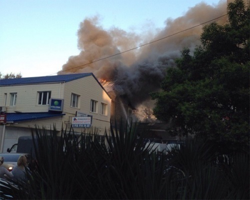 В центре Сочи загорелось офисное здание 