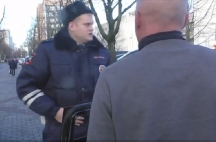 Общественники Краснодара обвинили депутатов в парковочной анархии 